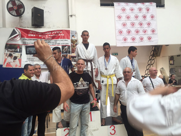 الشاب ابراهيم سفيان عساف من قرية دهمش يفوز ببطولة "الجوجستو" وزن 65-70 كغم